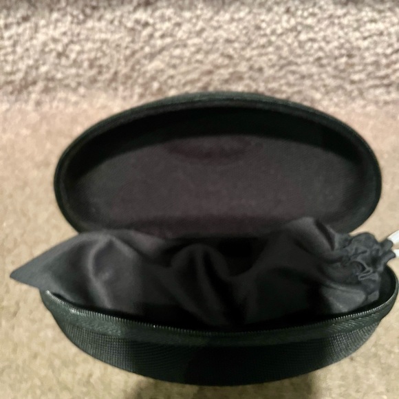Oakley Spectrum Sunglasses New with turtle case & black carrying case! Gorgeous! - Picture 11 of 14